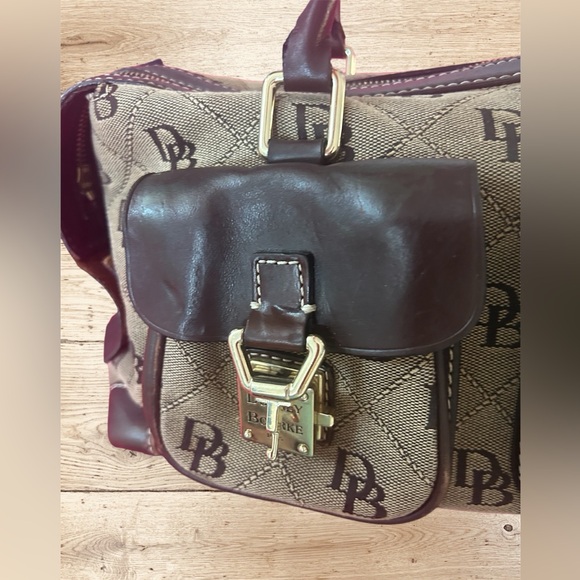 Dooney&Bourke signature monogrammed satchel. - Picture 5 of 13